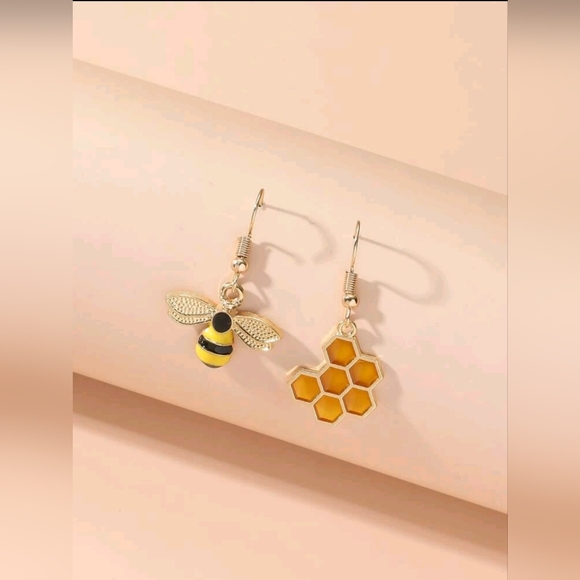 Bee & Honeycomb Decor Mismatched Drop Earrings- Zinc Alloy/Iron Alloy - Picture 3 of 6